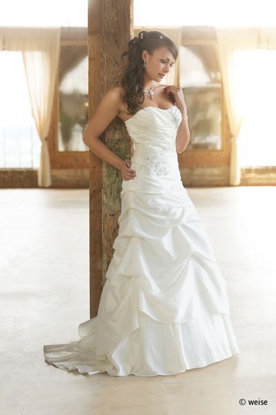 Hochzeitsmode - Brautkleid